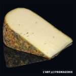Tomme fermière française aux fleurs